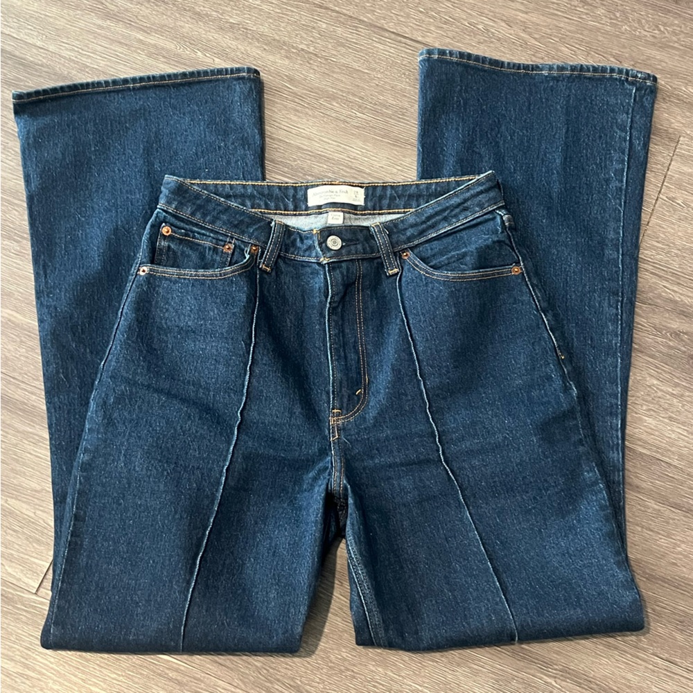 Abercrombie and Fitch curve Love Flare Jeans. Size 28.
